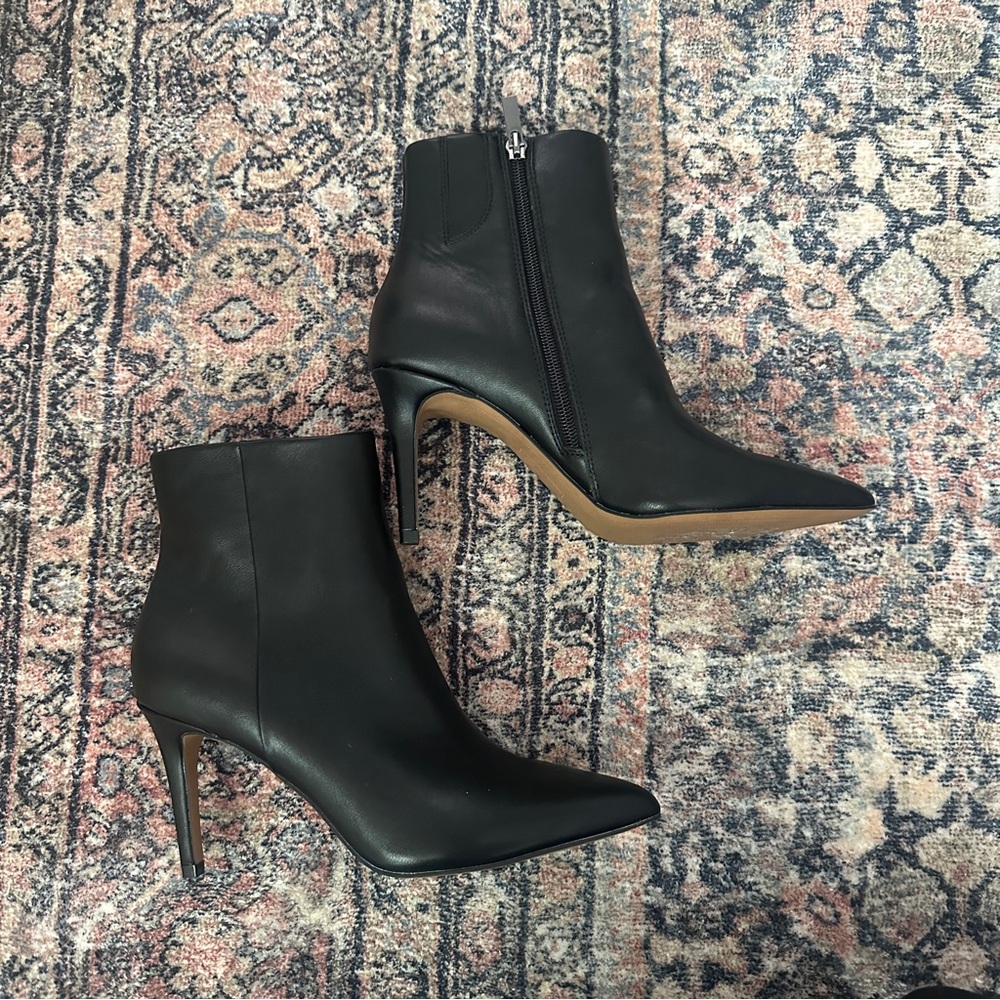 Steven by Steve Madden Lizziey black heeled boots leather